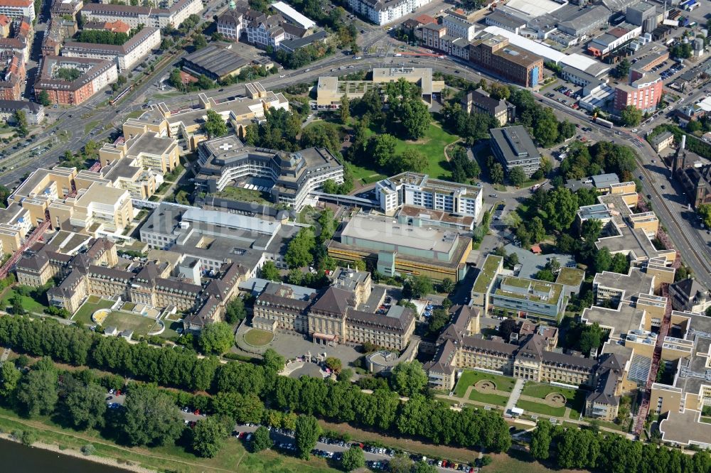 Mannheim von oben - Klinikgelände des Krankenhauses der Universitätsklinik - Universitätsmedizin in Mannheim im Bundesland Baden-Württemberg