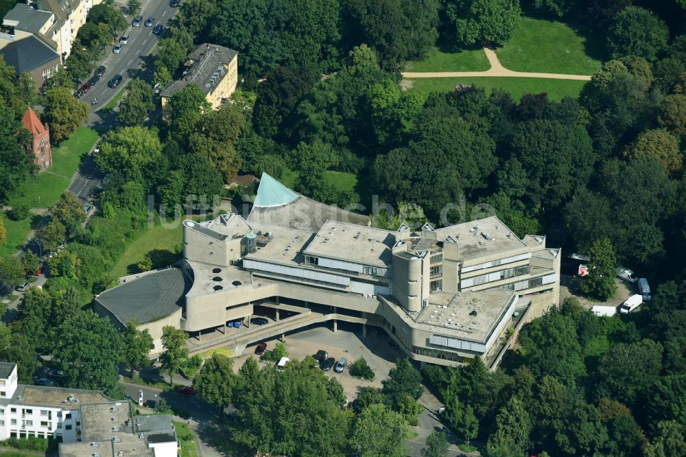 Berlin von oben - Klinikgelände des Krankenhauses Universitätsklinikum Benjamin Franklin Institut für Infektionsmedizin in Steglitz in Berlin, Deutschland