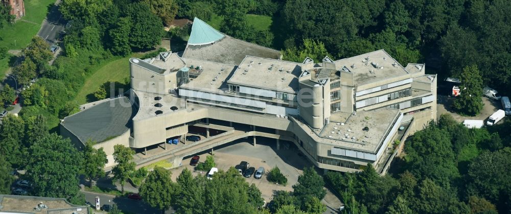 Berlin aus der Vogelperspektive: Klinikgelände des Krankenhauses Universitätsklinikum Benjamin Franklin Institut für Infektionsmedizin in Steglitz in Berlin, Deutschland