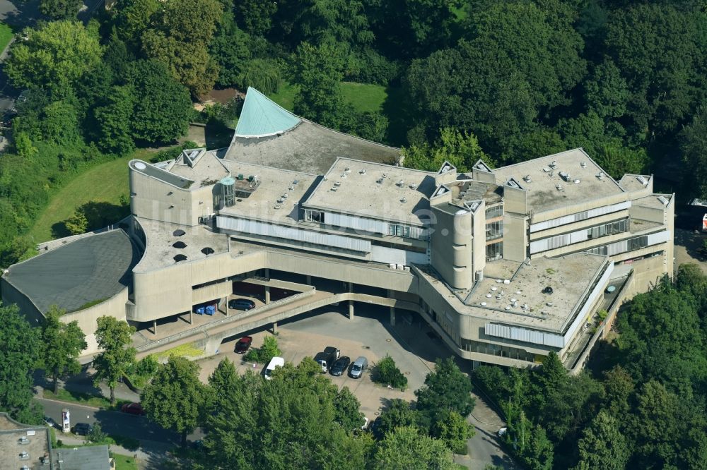 Luftbild Berlin - Klinikgelände des Krankenhauses Universitätsklinikum Benjamin Franklin Institut für Infektionsmedizin in Steglitz in Berlin, Deutschland