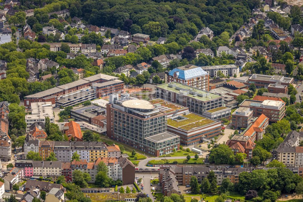 Bochum aus der Vogelperspektive: Klinikgelände des Krankenhauses BG Universitätsklinikum Bergmannsheil in Bochum im Bundesland Nordrhein-Westfalen, Deutschland