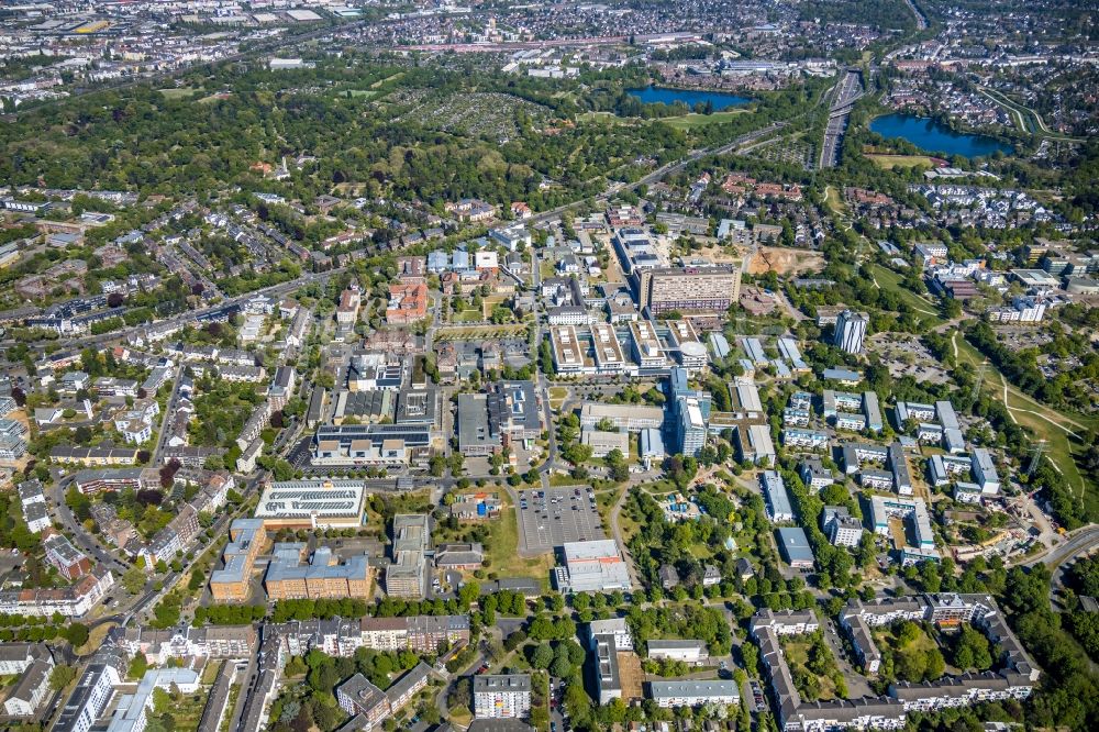 Düsseldorf von oben - Klinikgelände des Krankenhauses Universitätsklinikum Düsseldorf in Düsseldorf im Bundesland Nordrhein-Westfalen, Deutschland