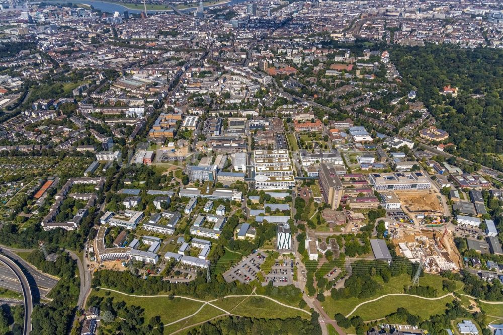 Düsseldorf von oben - Klinikgelände des Krankenhauses Universitätsklinikum Düsseldorf in Düsseldorf im Bundesland Nordrhein-Westfalen, Deutschland