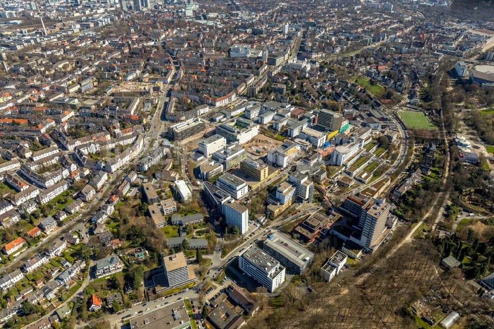 Essen aus der Vogelperspektive: Klinikgelände des Krankenhauses Universitätsklinikum Essen an der Hufelandstraße in Essen im Bundesland Nordrhein-Westfalen, Deutschland