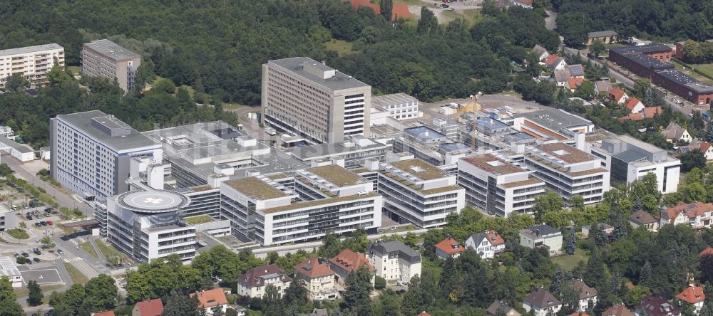 Luftaufnahme Halle (Saale) - Klinikgelände des Krankenhauses Universitätsklinikum Halle (Saale) in Halle (Saale) im Bundesland Sachsen-Anhalt, Deutschland