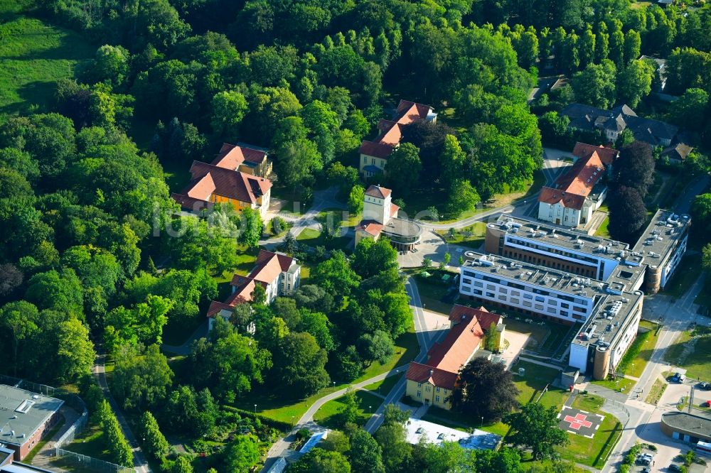 Rostock aus der Vogelperspektive: Klinikgelände des Krankenhauses Universitätsmedizin Rostock Zentrum für Nervenheilkunde Klinik für Neurologie und Poliklinik im Ortsteil Gehlsdorf in Rostock im Bundesland Mecklenburg-Vorpommern, Deutschland