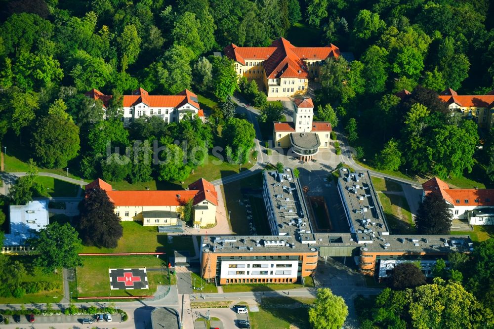 Rostock aus der Vogelperspektive: Klinikgelände des Krankenhauses Universitätsmedizin Rostock Zentrum für Nervenheilkunde Klinik für Neurologie und Poliklinik im Ortsteil Gehlsdorf in Rostock im Bundesland Mecklenburg-Vorpommern, Deutschland