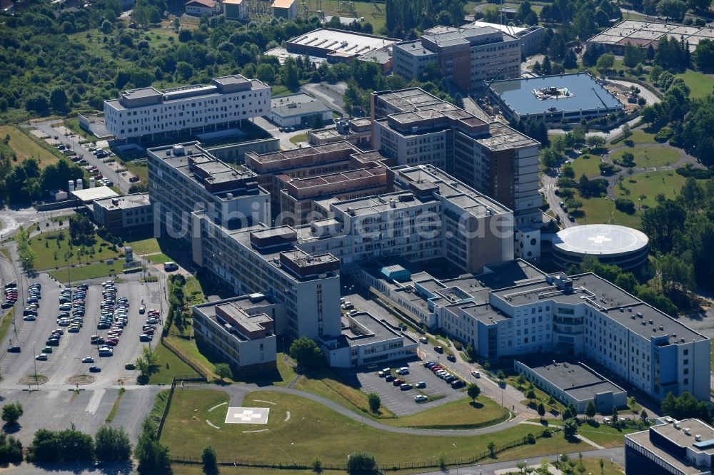 Pilsen aus der Vogelperspektive: Klinikgelände des Krankenhauses University Hospital Pilsen-Lochotín an der Alej Svobody in Pilsen in Böhmen, Tschechien