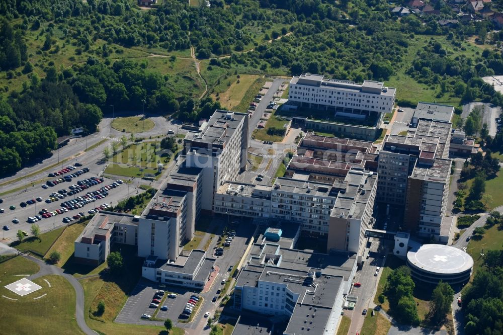 Luftaufnahme Pilsen - Klinikgelände des Krankenhauses University Hospital Pilsen-Lochotín an der Alej Svobody in Pilsen in Böhmen, Tschechien