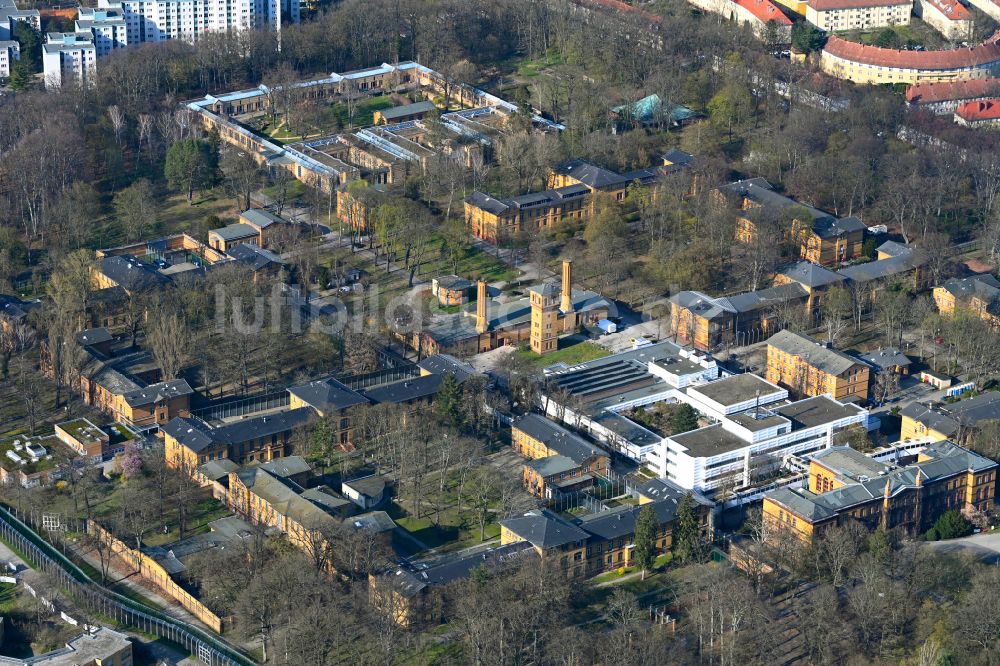 Berlin aus der Vogelperspektive: Klinikgelände des Krankenhauses Vivantes Humboldt-Klinikum - ehemals Karl-Bonhoeffer- Nervenklinik im Ortsteil Wittenau in Berlin, Deutschland