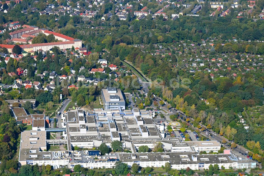 Luftaufnahme Berlin - Klinikgelände des Krankenhauses Vivantes Humboldt-Klinikum Am Nordgraben in Berlin, Deutschland