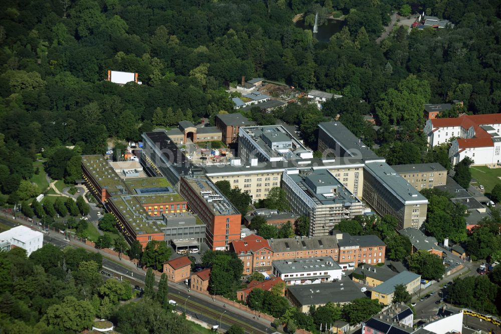 Berlin aus der Vogelperspektive: Klinikgelände des Krankenhauses Vivantes Klinikum im Friedrichshain in Berlin