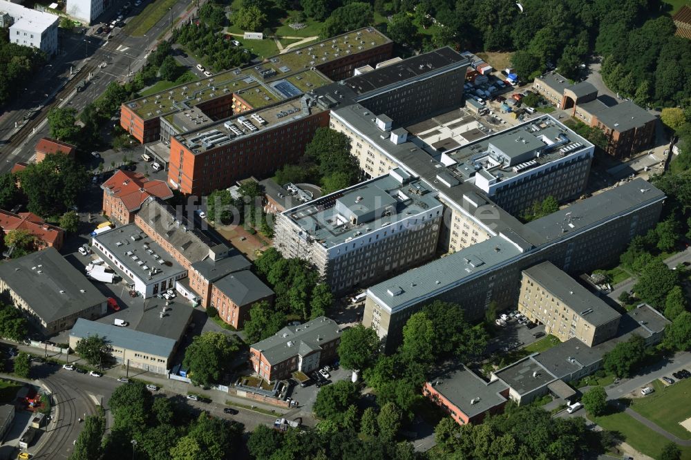 Luftaufnahme Berlin - Klinikgelände des Krankenhauses Vivantes Klinikum im Friedrichshain in Berlin