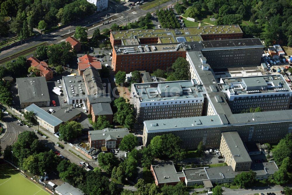 Luftbild Berlin - Klinikgelände des Krankenhauses Vivantes Klinikum im Friedrichshain in Berlin