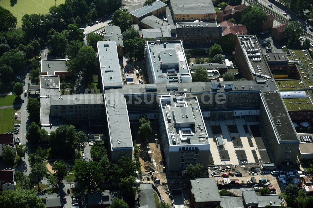 Luftbild Berlin - Klinikgelände des Krankenhauses Vivantes Klinikum im Friedrichshain in Berlin