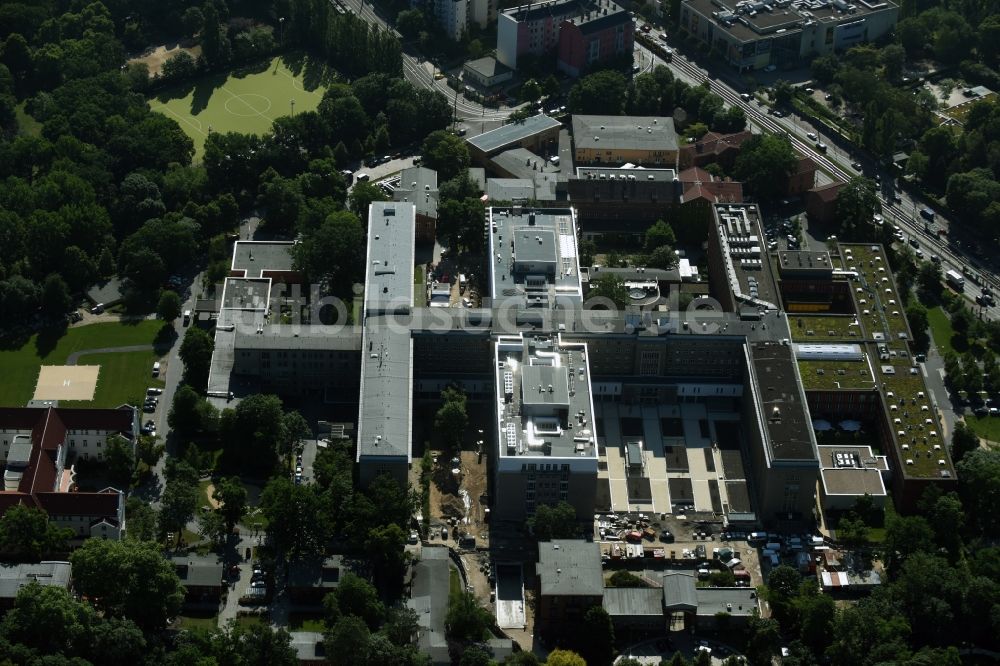 Luftaufnahme Berlin - Klinikgelände des Krankenhauses Vivantes Klinikum im Friedrichshain in Berlin