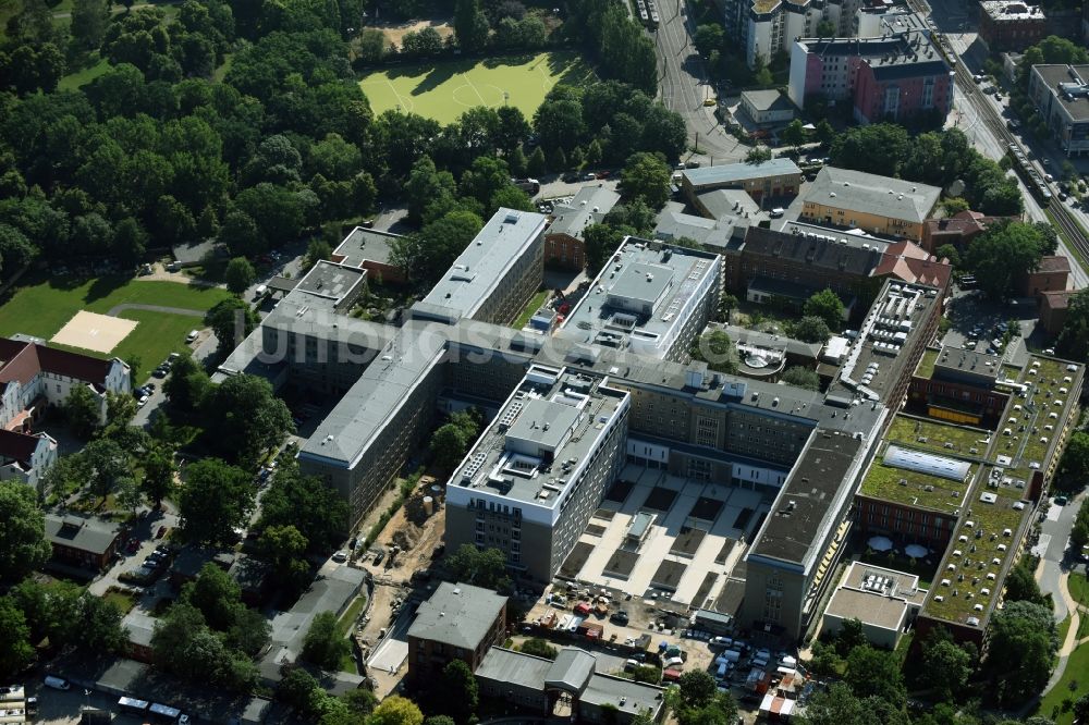 Berlin aus der Vogelperspektive: Klinikgelände des Krankenhauses Vivantes Klinikum im Friedrichshain in Berlin