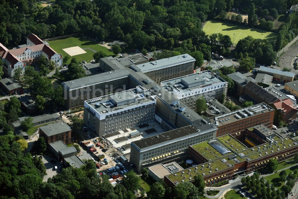 Luftaufnahme Berlin - Klinikgelände des Krankenhauses Vivantes Klinikum im Friedrichshain in Berlin