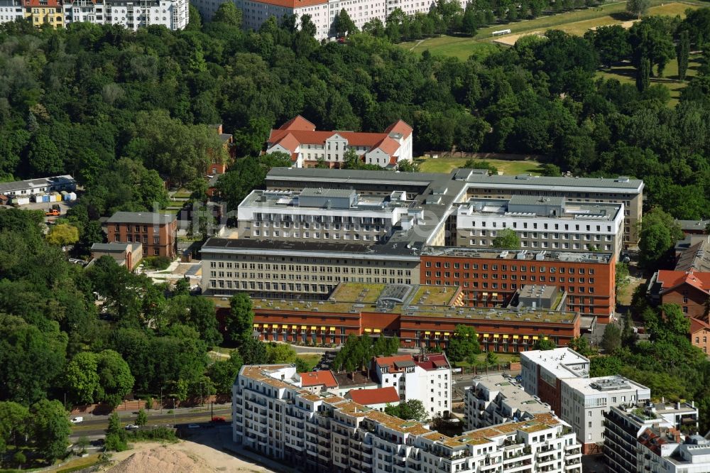 Berlin von oben - Klinikgelände des Krankenhauses Vivantes Klinikum im Friedrichshain in Berlin