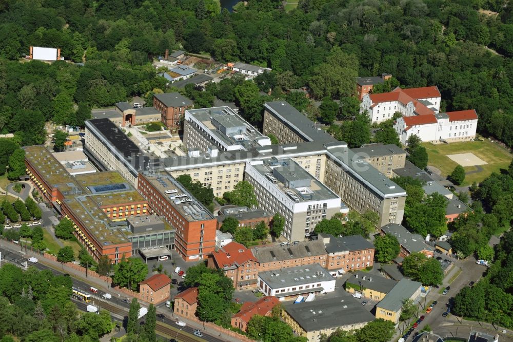 Luftbild Berlin - Klinikgelände des Krankenhauses Vivantes Klinikum im Friedrichshain in Berlin