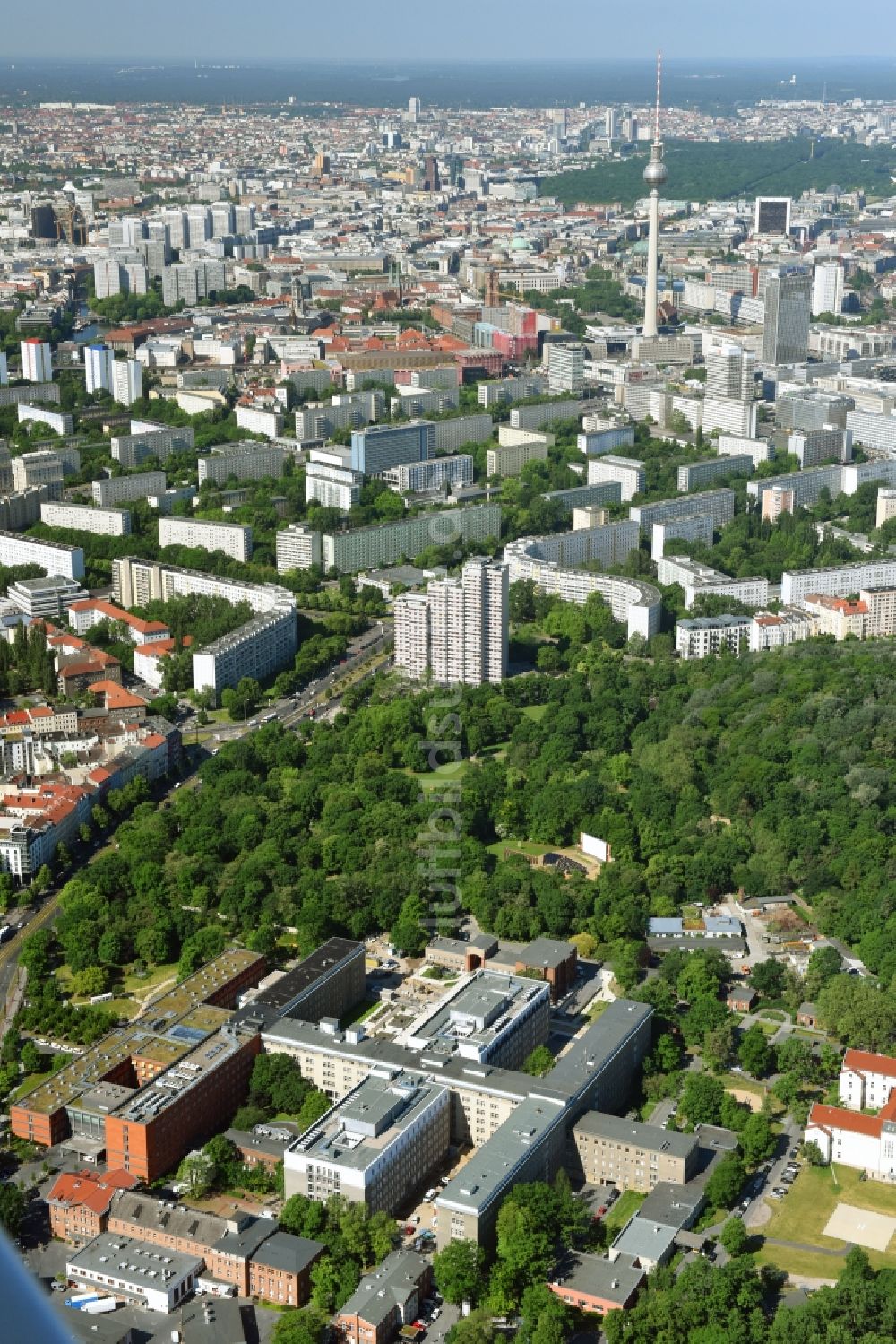 Berlin aus der Vogelperspektive: Klinikgelände des Krankenhauses Vivantes Klinikum im Friedrichshain in Berlin