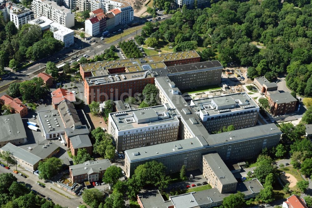 Luftbild Berlin - Klinikgelände des Krankenhauses Vivantes Klinikum im Friedrichshain in Berlin