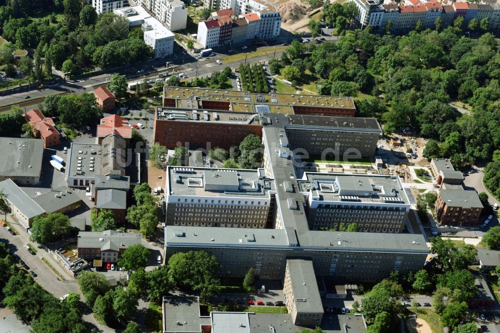 Luftaufnahme Berlin - Klinikgelände des Krankenhauses Vivantes Klinikum im Friedrichshain in Berlin