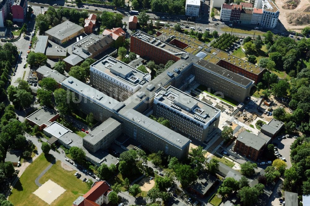 Berlin aus der Vogelperspektive: Klinikgelände des Krankenhauses Vivantes Klinikum im Friedrichshain in Berlin