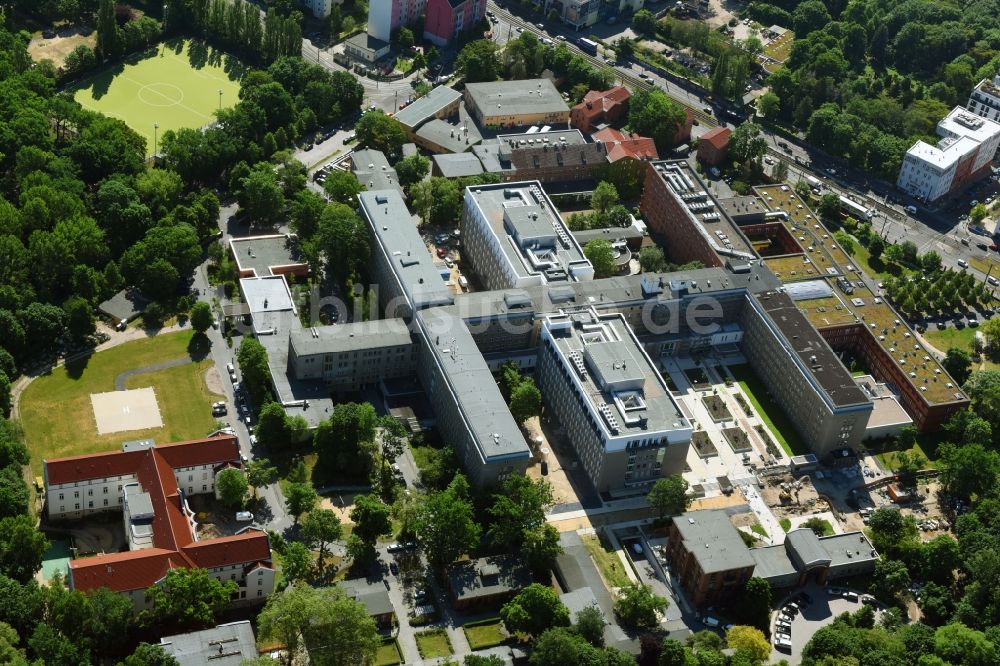 Luftbild Berlin - Klinikgelände des Krankenhauses Vivantes Klinikum im Friedrichshain in Berlin