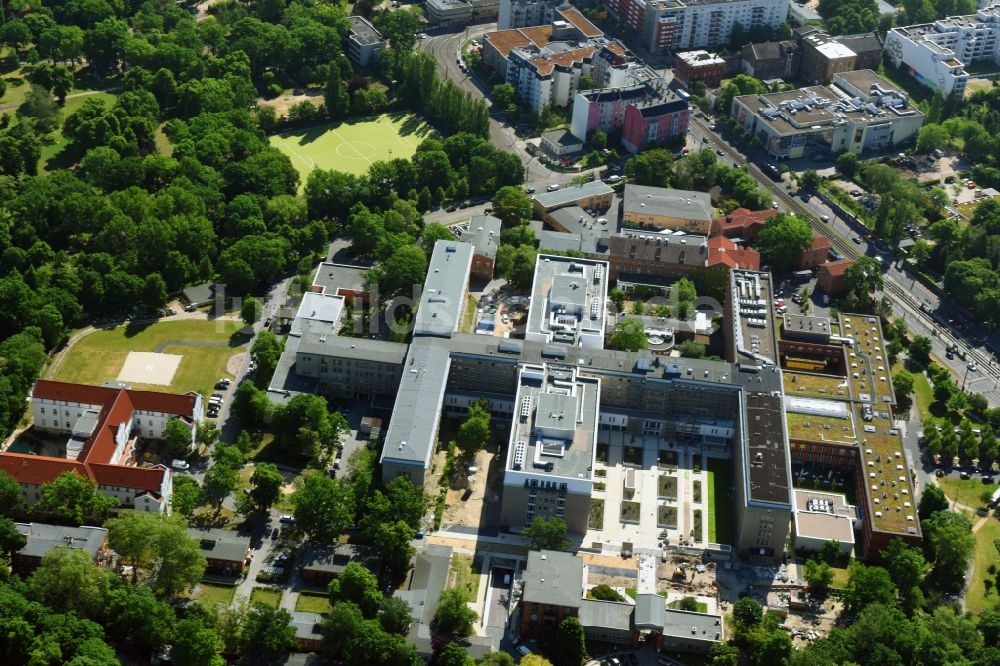 Berlin aus der Vogelperspektive: Klinikgelände des Krankenhauses Vivantes Klinikum im Friedrichshain in Berlin