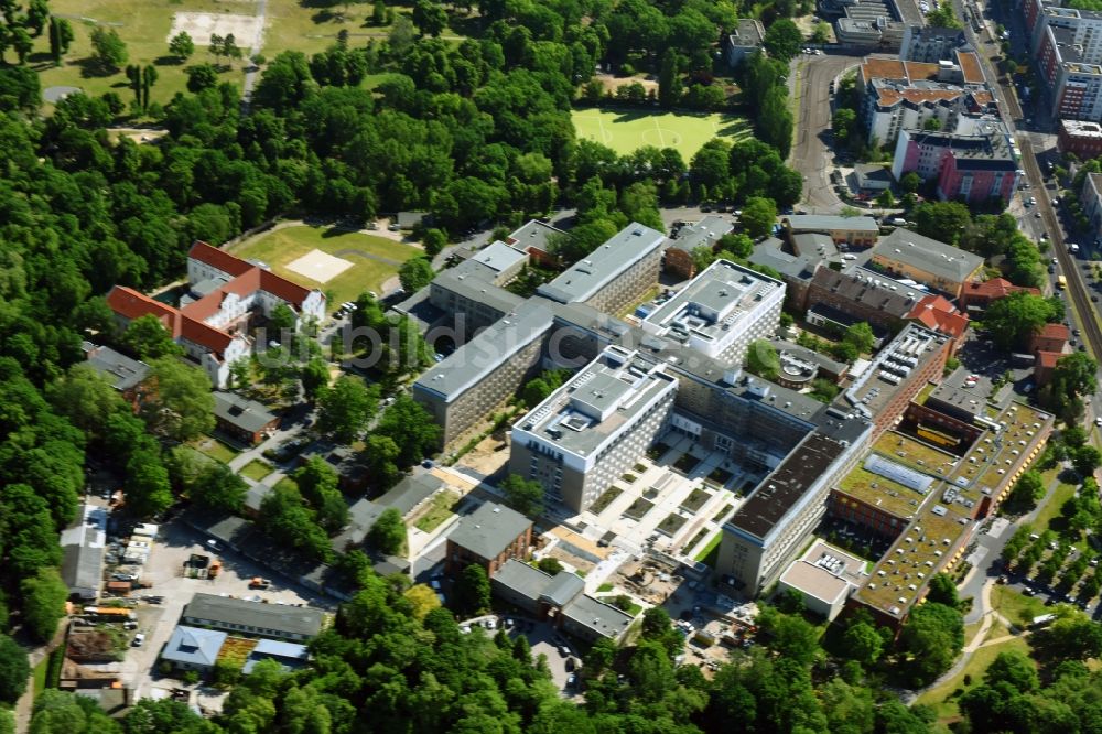 Luftbild Berlin - Klinikgelände des Krankenhauses Vivantes Klinikum im Friedrichshain in Berlin