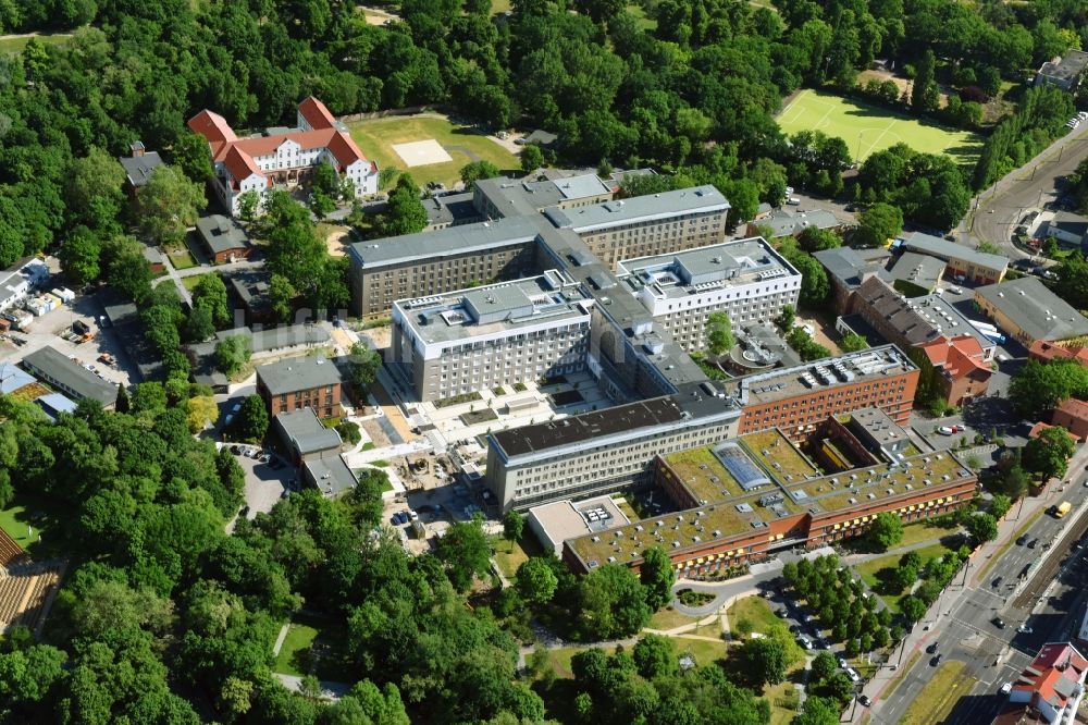 Luftaufnahme Berlin - Klinikgelände des Krankenhauses Vivantes Klinikum im Friedrichshain in Berlin