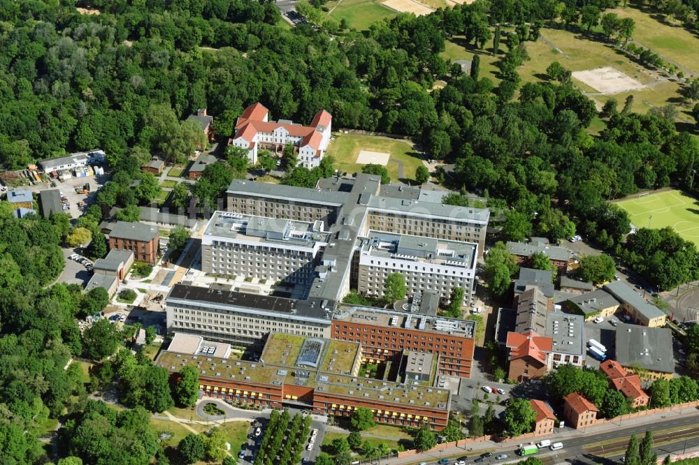 Luftbild Berlin - Klinikgelände des Krankenhauses Vivantes Klinikum im Friedrichshain in Berlin