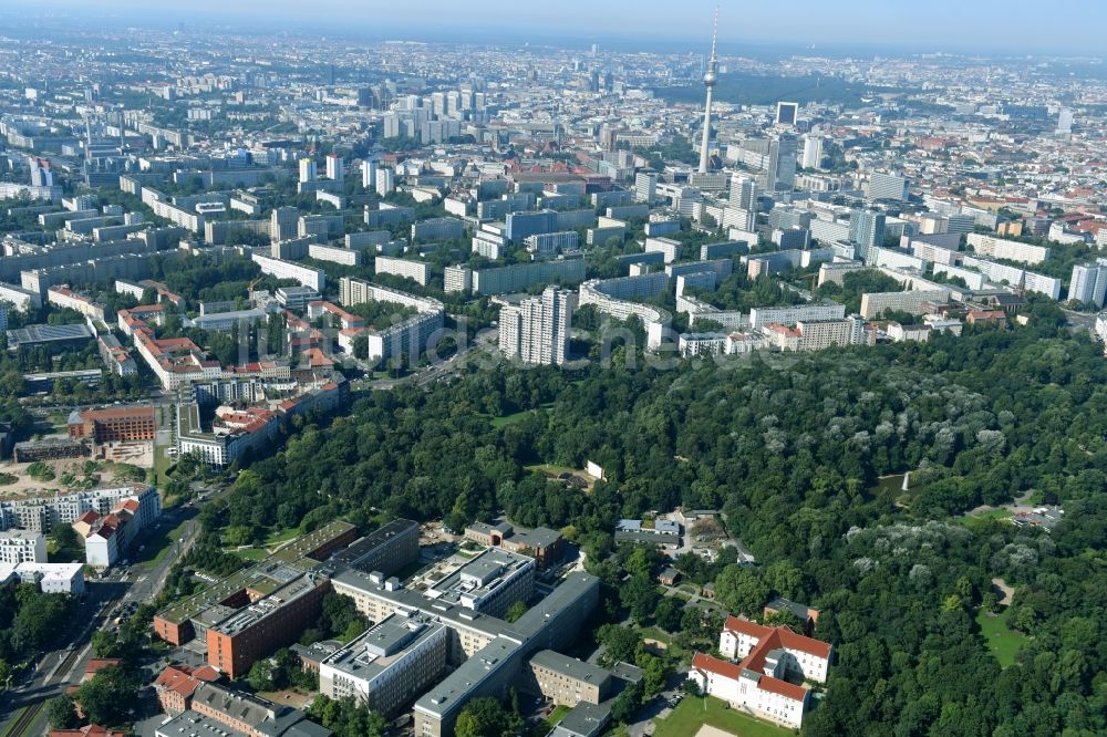 Berlin von oben - Klinikgelände des Krankenhauses Vivantes Klinikum im Friedrichshain in Berlin