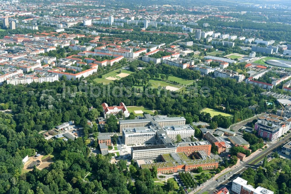 Berlin aus der Vogelperspektive: Klinikgelände des Krankenhauses Vivantes Klinikum im Friedrichshain in Berlin