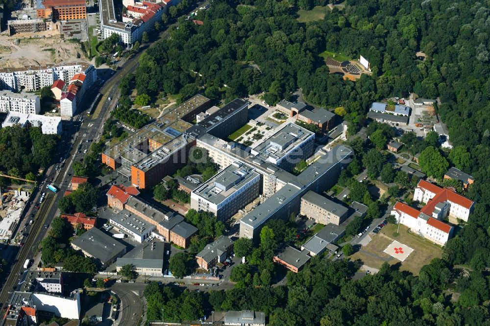 Luftaufnahme Berlin - Klinikgelände des Krankenhauses Vivantes Klinikum im Friedrichshain in Berlin