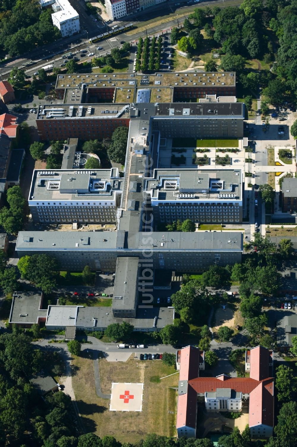 Luftbild Berlin - Klinikgelände des Krankenhauses Vivantes Klinikum im Friedrichshain in Berlin