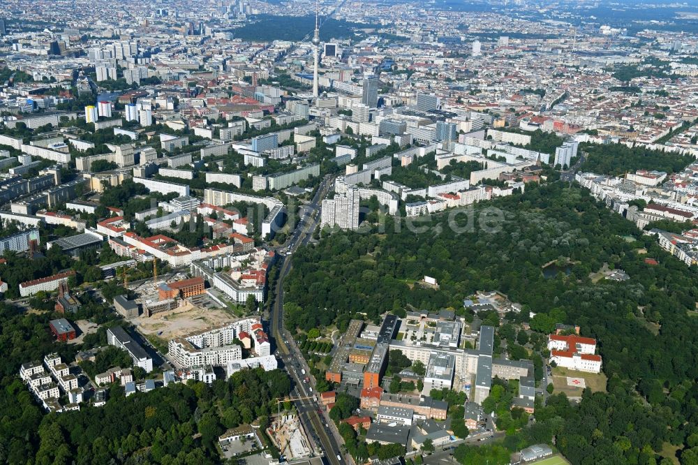 Berlin von oben - Klinikgelände des Krankenhauses Vivantes Klinikum im Friedrichshain in Berlin