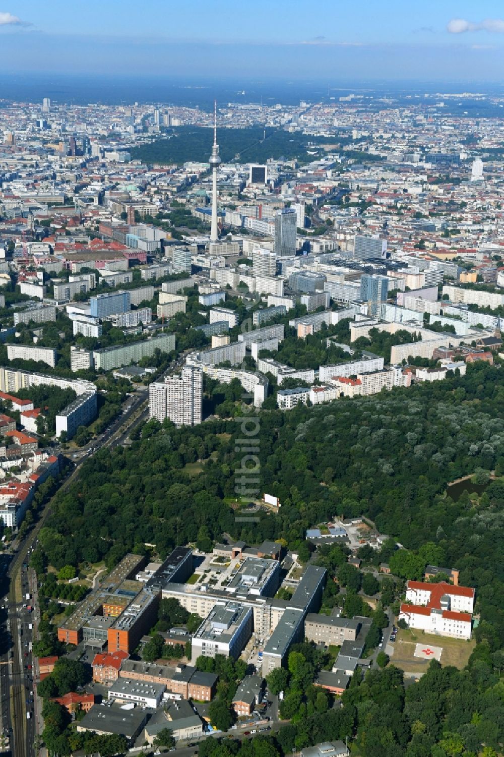 Berlin aus der Vogelperspektive: Klinikgelände des Krankenhauses Vivantes Klinikum im Friedrichshain in Berlin