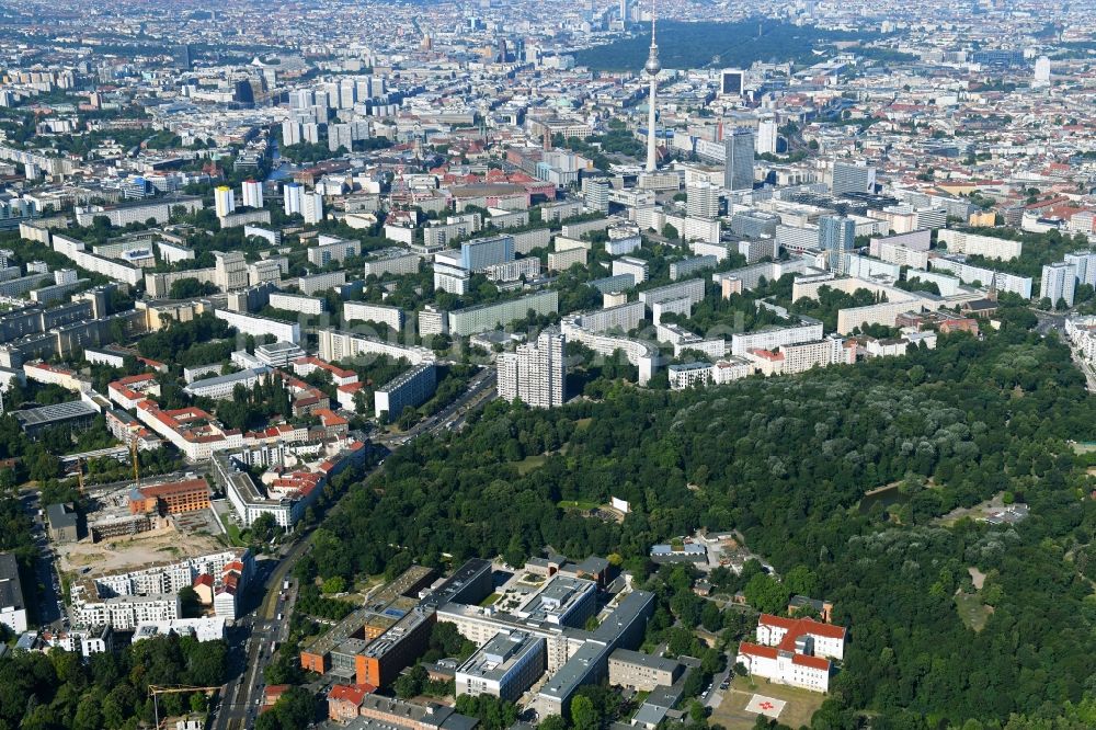 Berlin von oben - Klinikgelände des Krankenhauses Vivantes Klinikum im Friedrichshain in Berlin