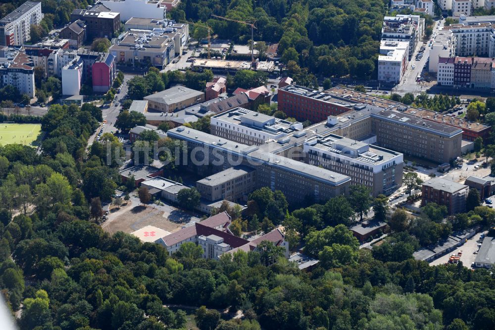 Luftbild Berlin - Klinikgelände des Krankenhauses Vivantes Klinikum im Friedrichshain in Berlin