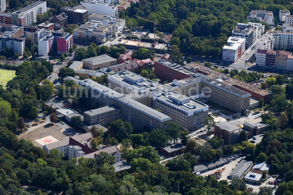 Luftaufnahme Berlin - Klinikgelände des Krankenhauses Vivantes Klinikum im Friedrichshain in Berlin