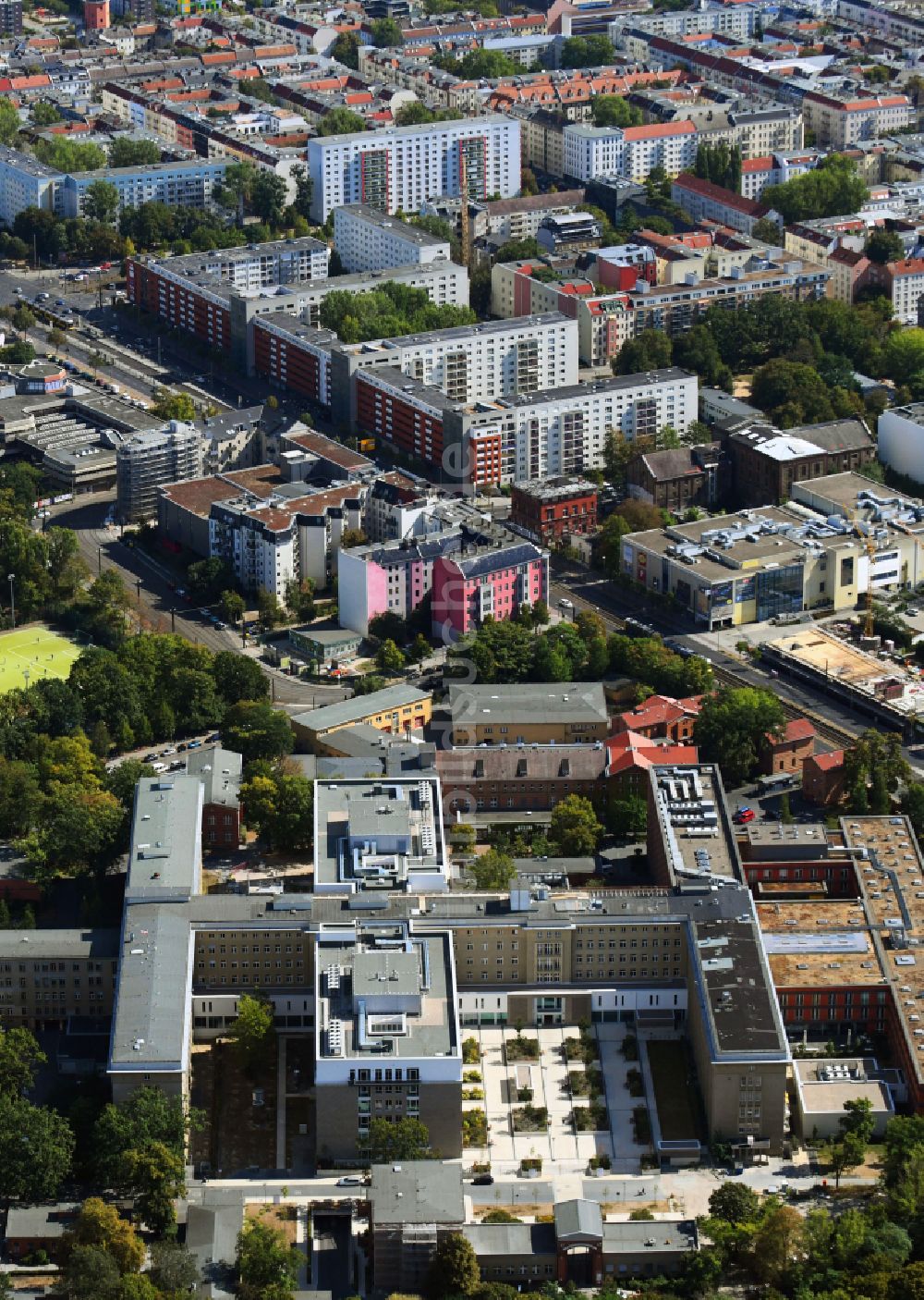 Luftbild Berlin - Klinikgelände des Krankenhauses Vivantes Klinikum im Friedrichshain in Berlin