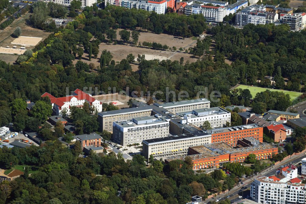 Luftbild Berlin - Klinikgelände des Krankenhauses Vivantes Klinikum im Friedrichshain in Berlin