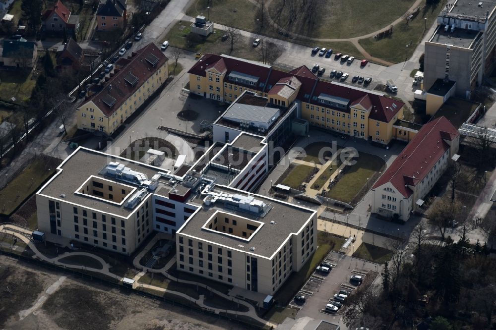 Berlin aus der Vogelperspektive: Klinikgelände des Krankenhauses Vivantes Klinikum Kaulsdorf im Ortsteil Kaulsdorf in Berlin, Deutschland