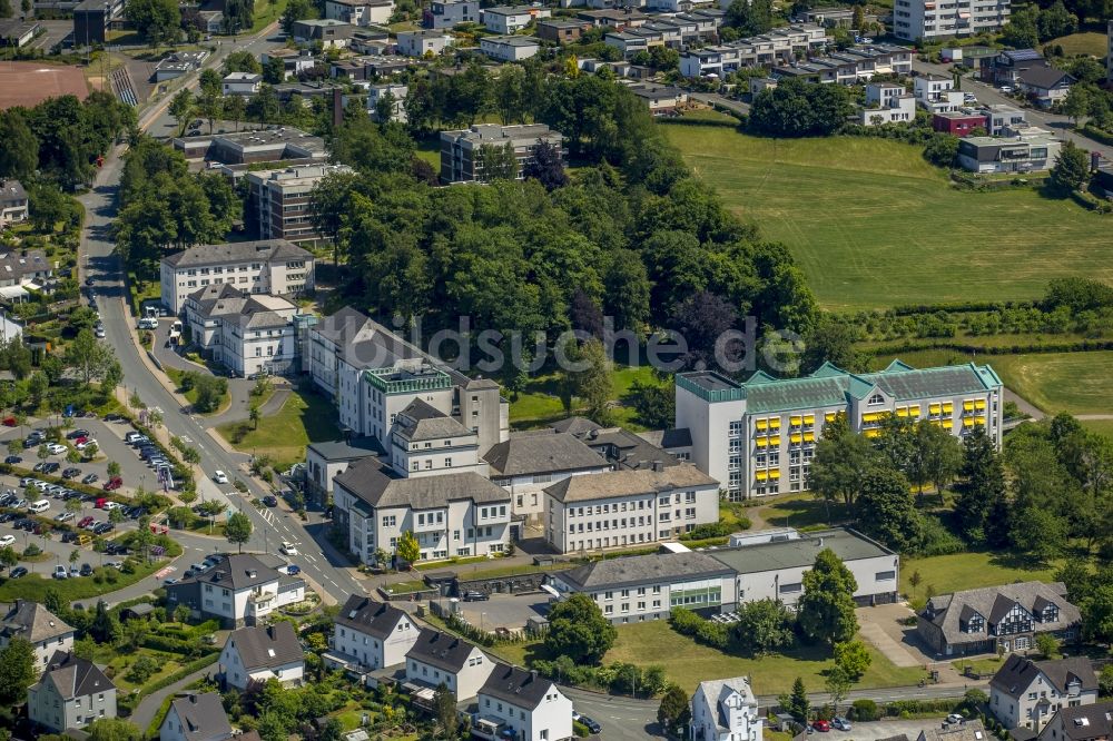 Meschede von oben - Klinikgelände des Krankenhauses St. Walburga in Meschede im Bundesland Nordrhein-Westfalen