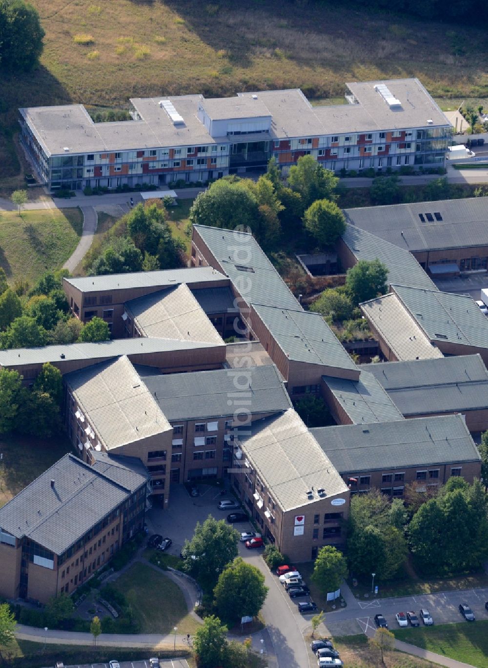 Luftbild Pfaffenhofen - Klinikgelände der Krankenhäuser IlmtalKlinik und Danuvius Klinik in Pfaffenhofen im Bundesland Bayern