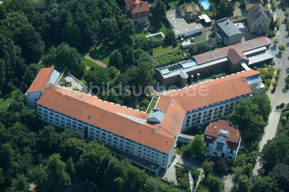 Luftaufnahme Bad Schmiedeberg - Klinikgelände des Rehabilitationszentrums der Rehaklinik in Bad Schmiedeberg im Bundesland Sachsen-Anhalt