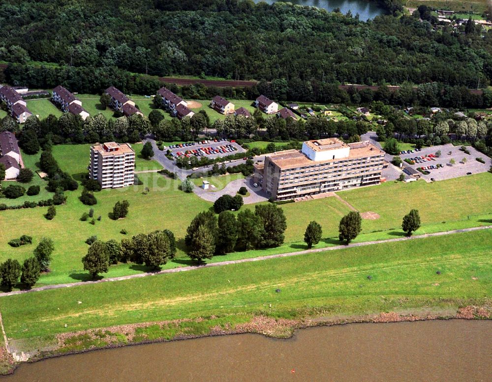 Duisburg von oben - Klinikgelände des Rehabilitationszentrums der Rehaklinik in Duisburg im Bundesland Nordrhein-Westfalen