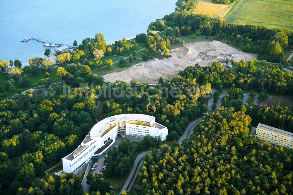 Luftaufnahme Klink - Klinikgelände des Rehabilitationszentrums der Rehaklinik in Klink im Bundesland Mecklenburg-Vorpommern, Deutschland